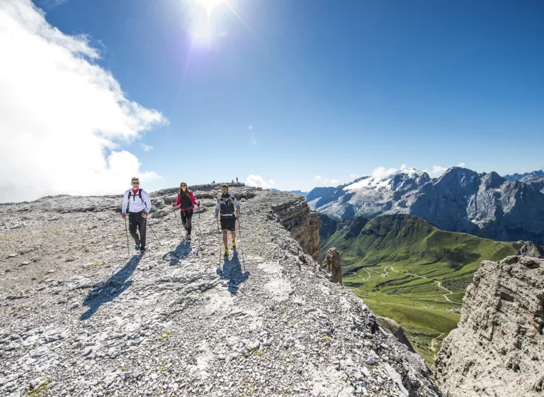 3 Wanderer im Fassatal, Südtirol