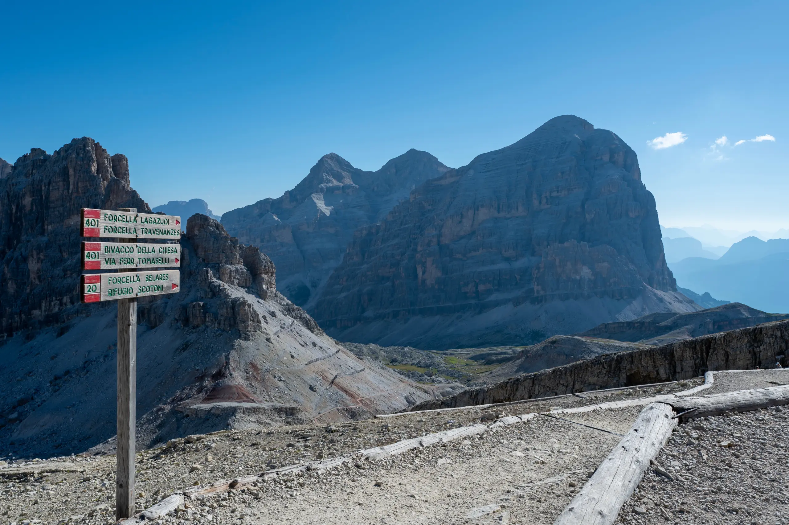 Wegweiser Dolimiten Wanderweg